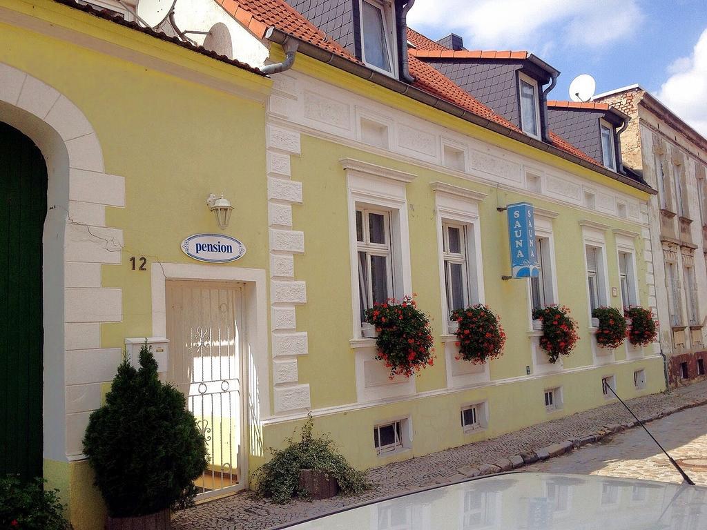 Pension & Sauna Am Lorenz Calbe エクステリア 写真